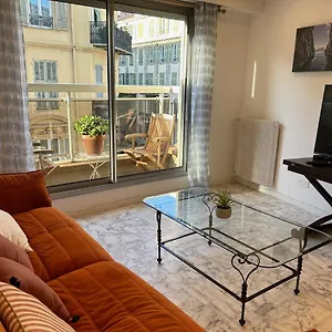 https://nice-la-belle-city-centre-1-bed-2-terrace-quiet.fr-provencehotel.com