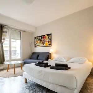 https://le-port-plaisance-coeur-du-port.fr-provencehotel.com